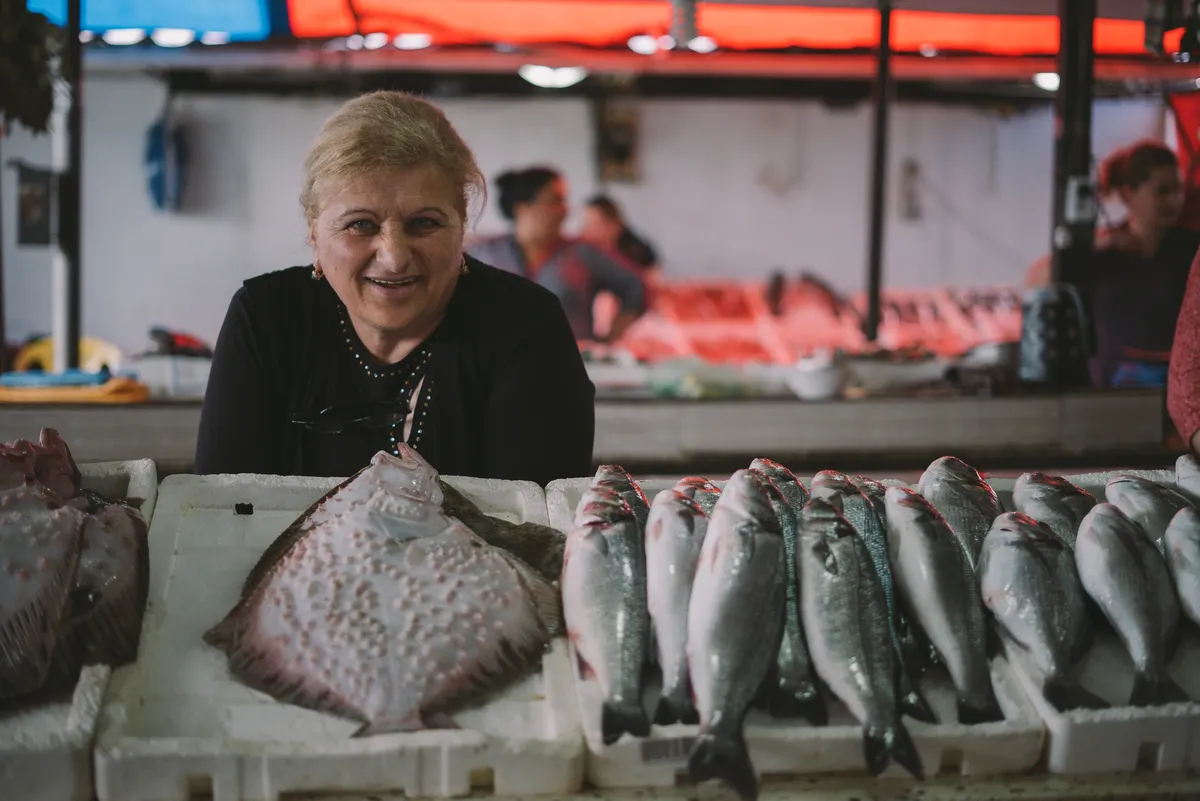 Рыбный рынок в Батуми. Фото: Tbel Abuseridze \ Unsplash