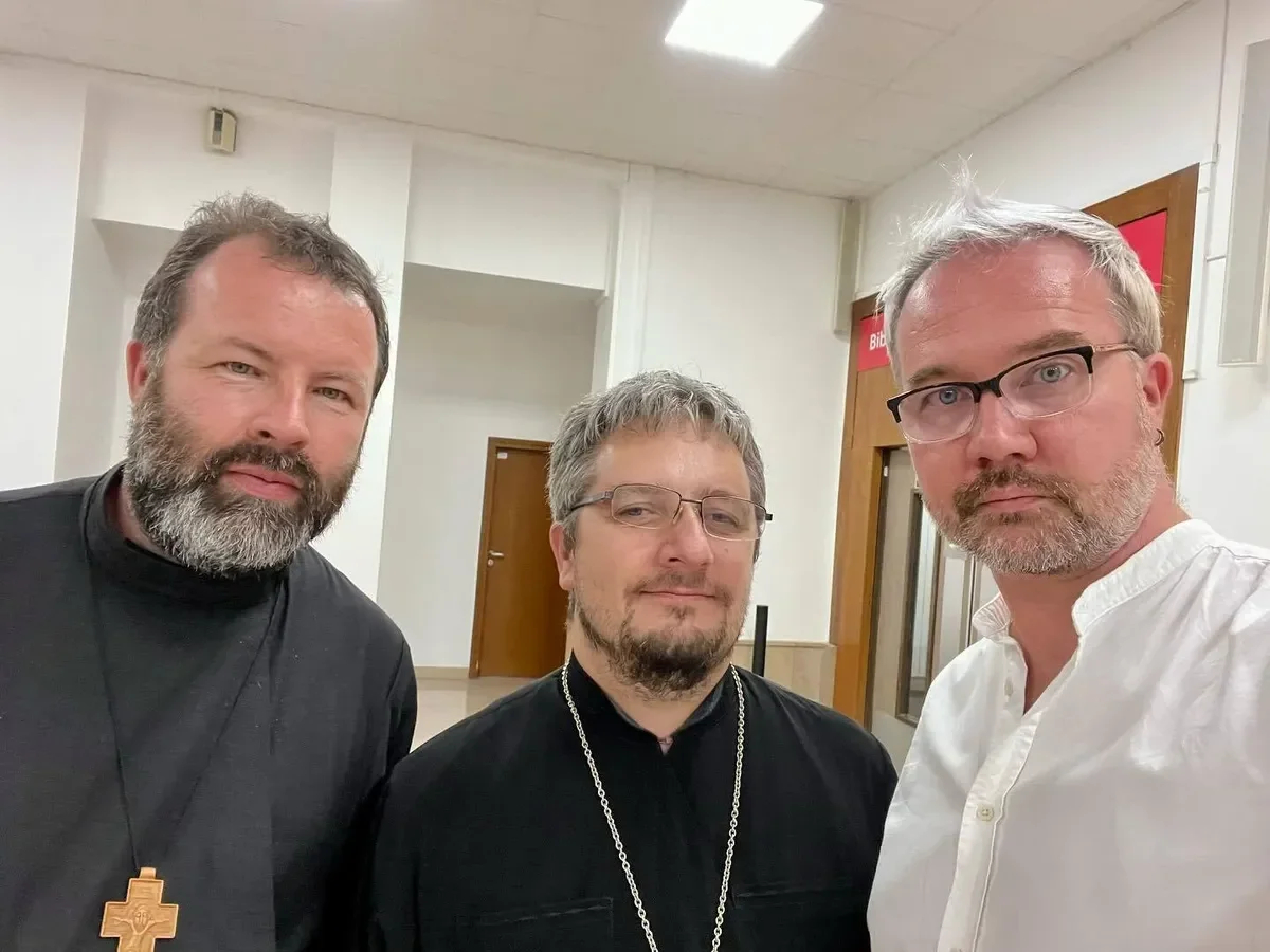 Father Andrey Kordochkin (L), Father Valerian (C) and Pavel Fakhrtdinov (R). Photo: @fahrtdin / Instagram