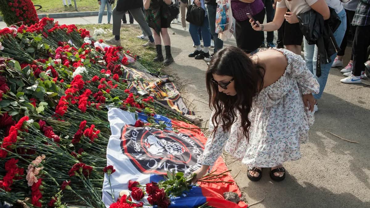 Мемориал возле офиса ЧВК «Вагнер». Фото: Регина Мозгоедова / специально для «Новой-Европа»