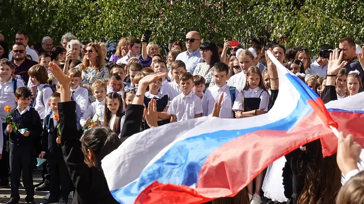 First-graders attend a ceremony to mark the start of the school year in Podolsk, outside Moscow, 1 September 2023. Photo: EPA-EFE/MAXIM SHIPENKOV