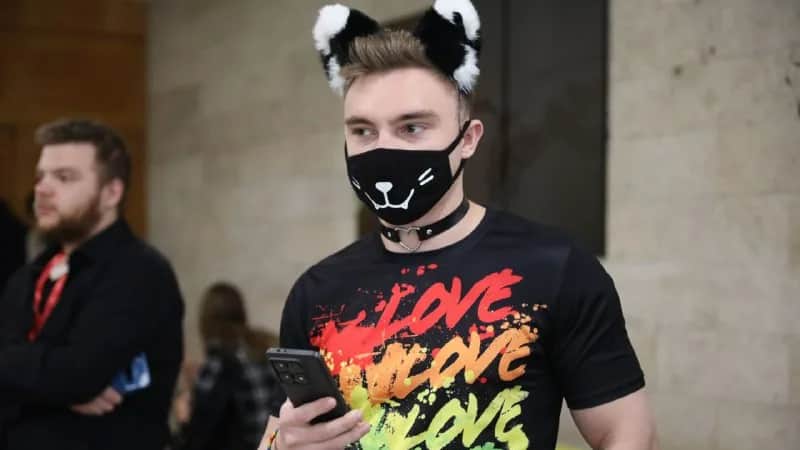 Экс-кандидат в мундепы Москвы, квир-фембой Даниил Неонов уехал из России на фоне преследования