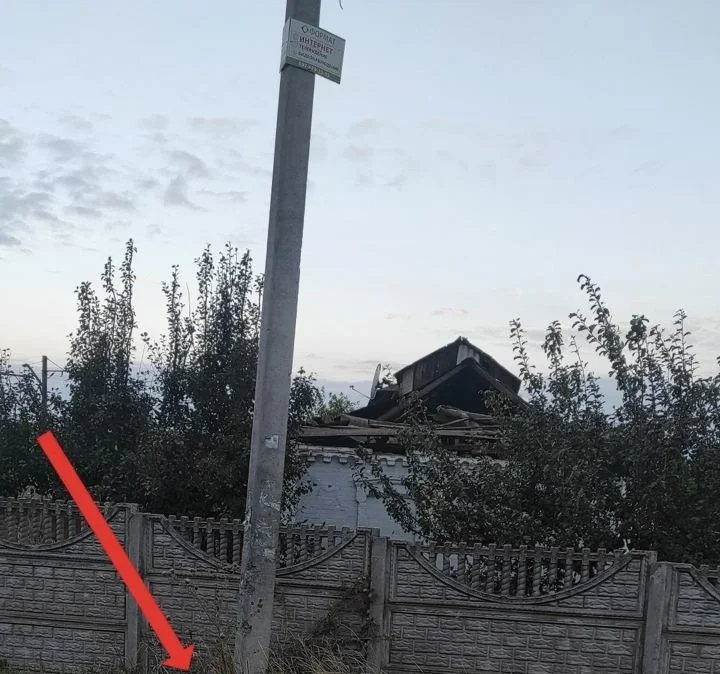 A reporter for Novaya Gazeta. Europe bought some drugs off CaifCoin to check how the scheme works. This here is the location of the stash (we cropped the image so that the substance could not be actually found). To find the location we used coordinates CaifCoin sent us in exchange for the money.