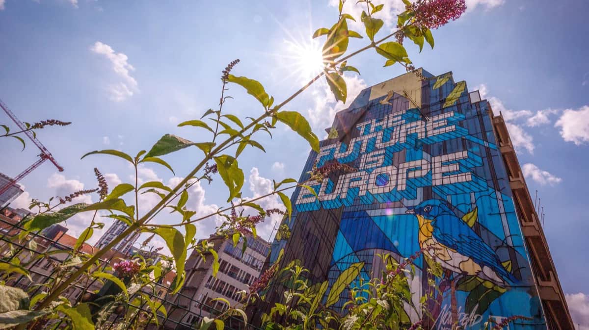 Мурал The Future is Europe возле здания Еврокомиссии в Брюсселе, Бельгия, 17 июля 2024 года. Здание с муралом было снесено в декабре 2024 года. Фото: Olivier Matthys / EPA