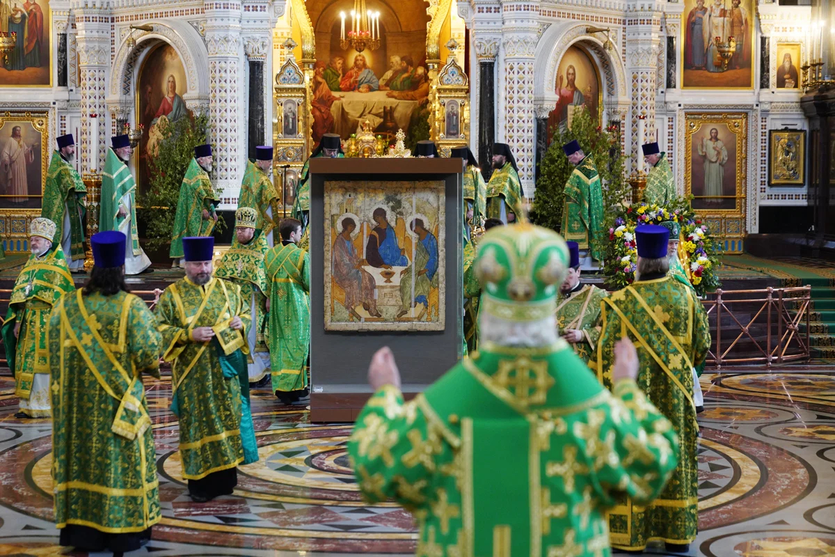 «Троица» Андрея Рублева в Храме Христа Спасителя, 4 июня 2023 года. Фото: Олег Варов / Пресс-служба Патриарха Московского и всея Руси