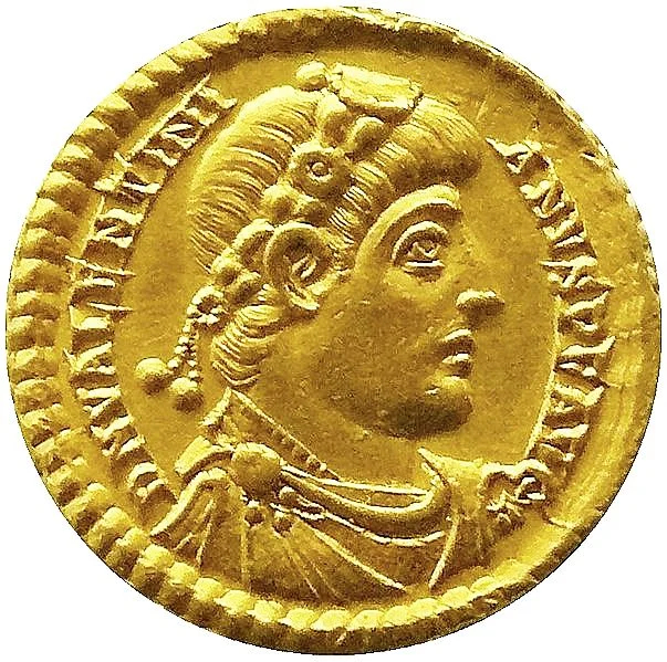 Золотой солид Валентиниана I (364-375). Фото: Wikimedia Commons , Siren-Com, CC BY-SA 3.0