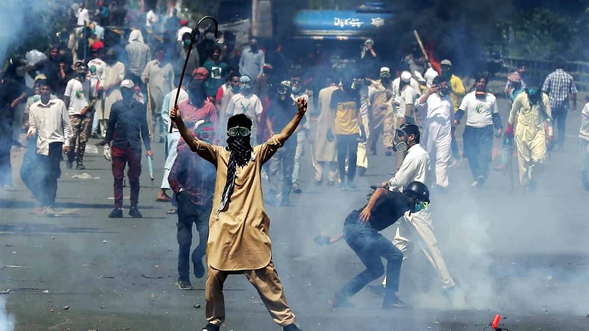 Протестующие в Пакистане. EPA-EFE/RAHAT DAR