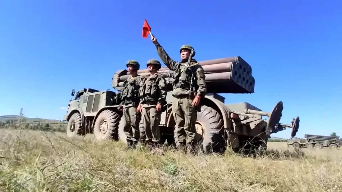 Стрельбы РСЗО 9К57 «Ураган» и СПТРК 9П148 30-й артиллерийской бригады 36-й общевойсковой армии в Бурятии. 17 сентября 2020 года. Фото: Wikipedia