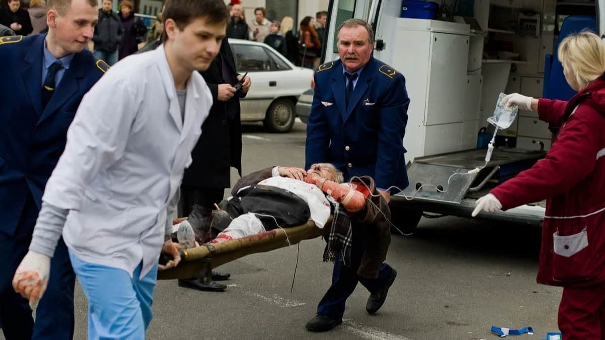 Ситуация у станции метро после теракта в Минске, 11 апреля 2011 года. Фото: Антон Мотолько / Wizardist / Wikimedia (CC BY-SA 3.0 DEED)