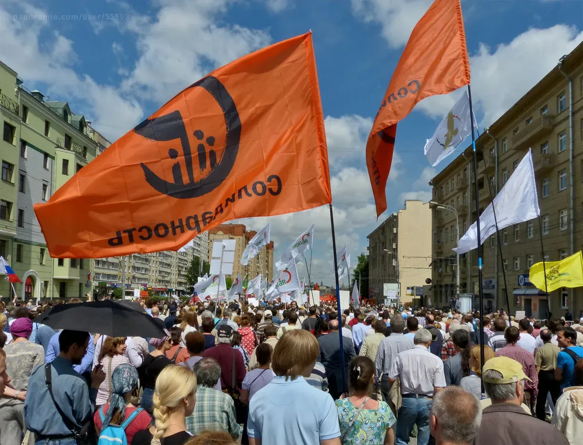 Флаги движения «Солидарность» на шествии «За вашу и нашу свободу», названном также «Марш против палачей». Москва, 12 июня 2013 года. Фото: Wikimedia Commons , CC BY-SA 3.0