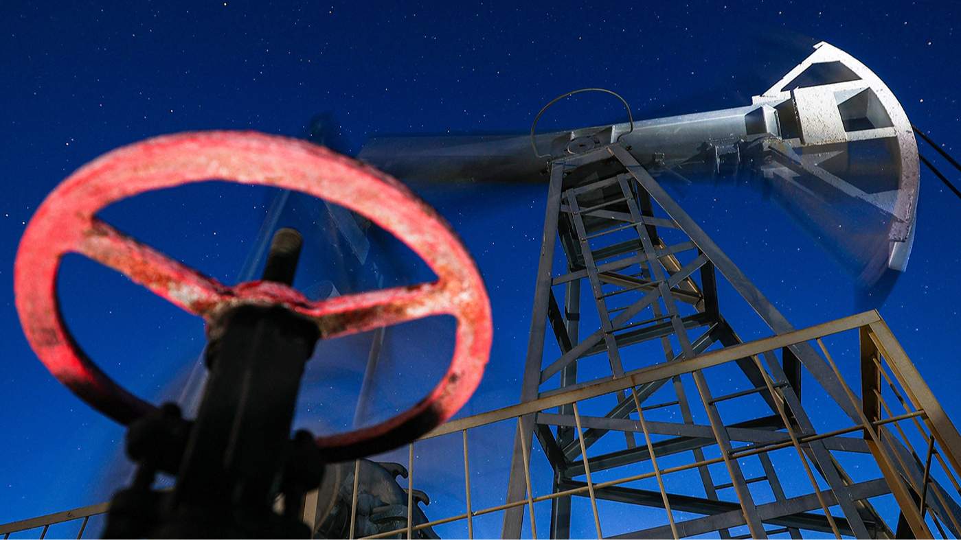 Насосный агрегат добывает нефть из скважины, эксплуатируемой "Ямашнефтью", дочерней компанией "Татнефти", Татарстан, Россия, 24 мая 2026 года. Фото: Егор Алеев / TASS / Scanpix / LETA