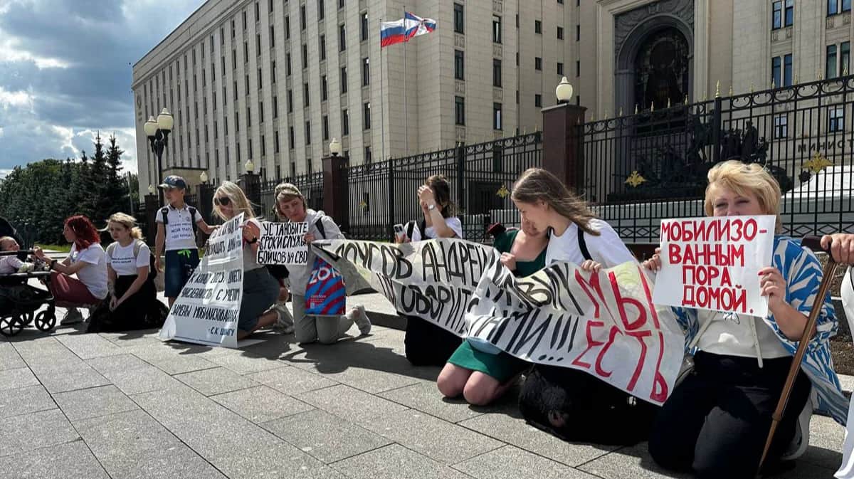 Акция родственников мобилизованных у здания Минобороны в Москве, 6 июня 2024 года. Фото: PauliaMobility / Telegram