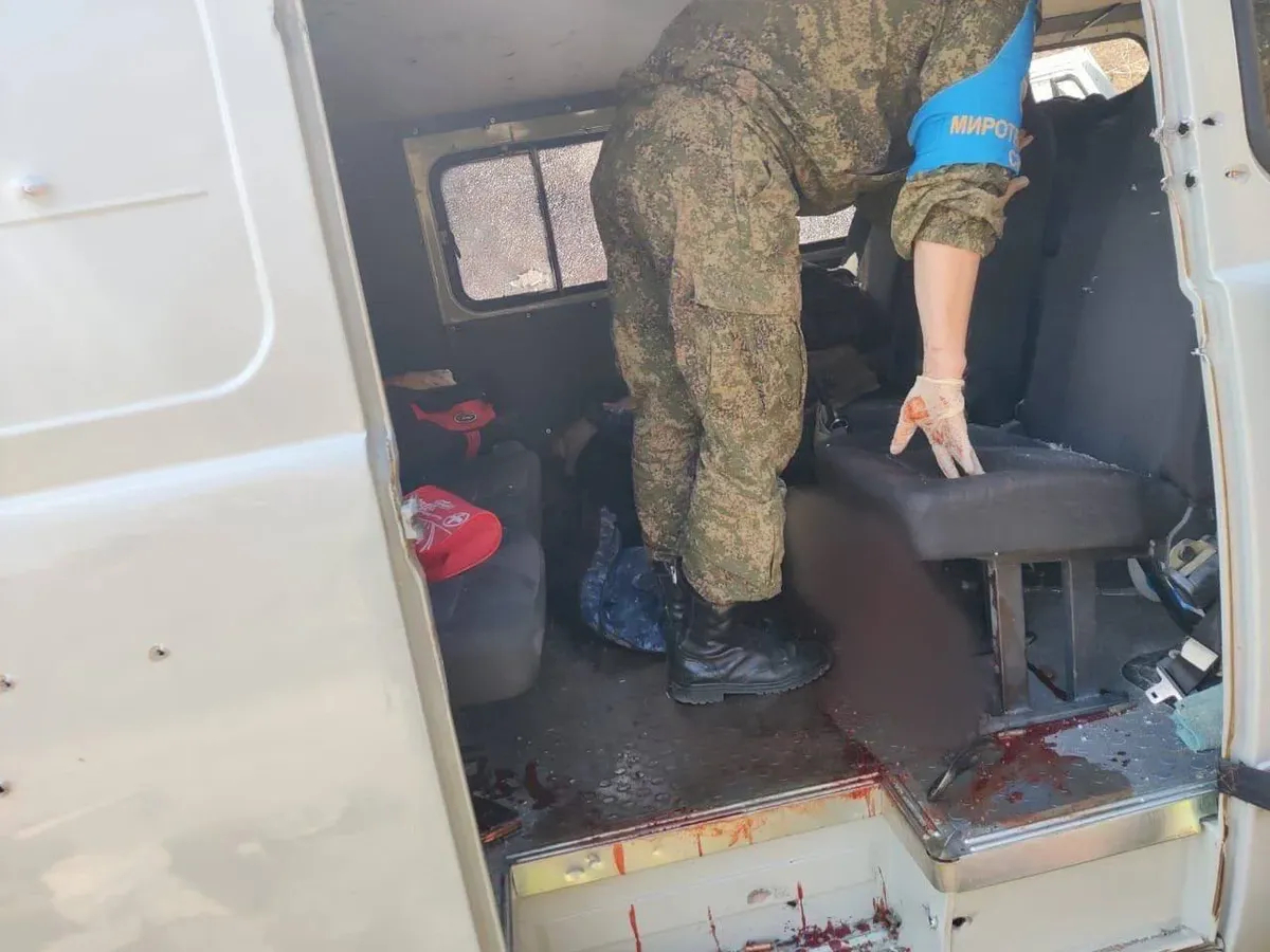 Машина сотрудников полиции, на которую было совершено нападение со стороны Азербайджана. Фото: Telegram