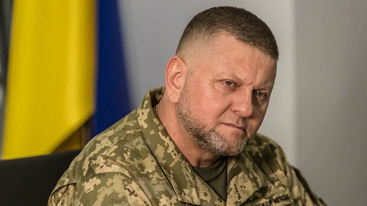Валерий Залужный в своем кабинете в здании Генерального штаба Вооруженных сил Украины в Киеве, 28 июня 2023 года. Фото: Oksana Parafeniuk / The Washington Post / Getty Images