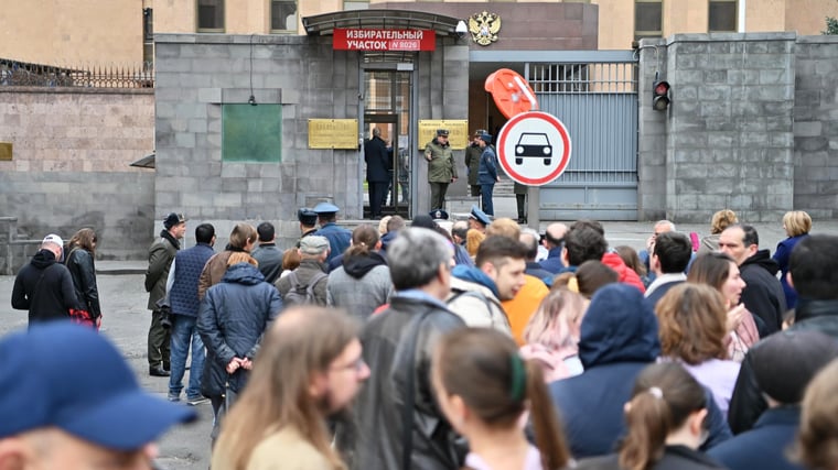 Я хочу проголосовать на выборах в Госдуму за рубежом. Что для этого нужно сделать и безопасно ли идти в посольство?