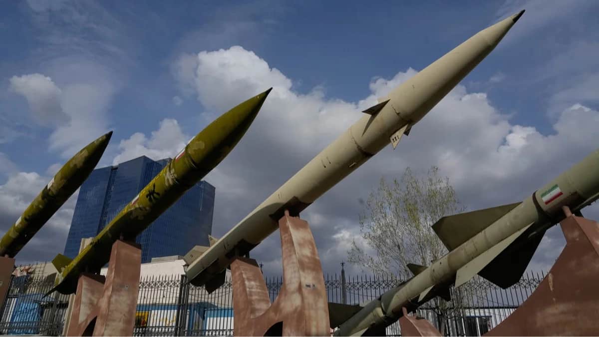 Образцы ракет иранского производства на севере Тегерана, 24 марта 2026 года. Фото: Vahid Salemi / AP / Scanpix / LETA