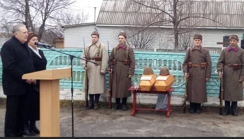 Так «Вертикаль» провожала в последний путь солдат Великой Отечественной, которым вернули имена. Фото из архива ГО «Вертикаль»