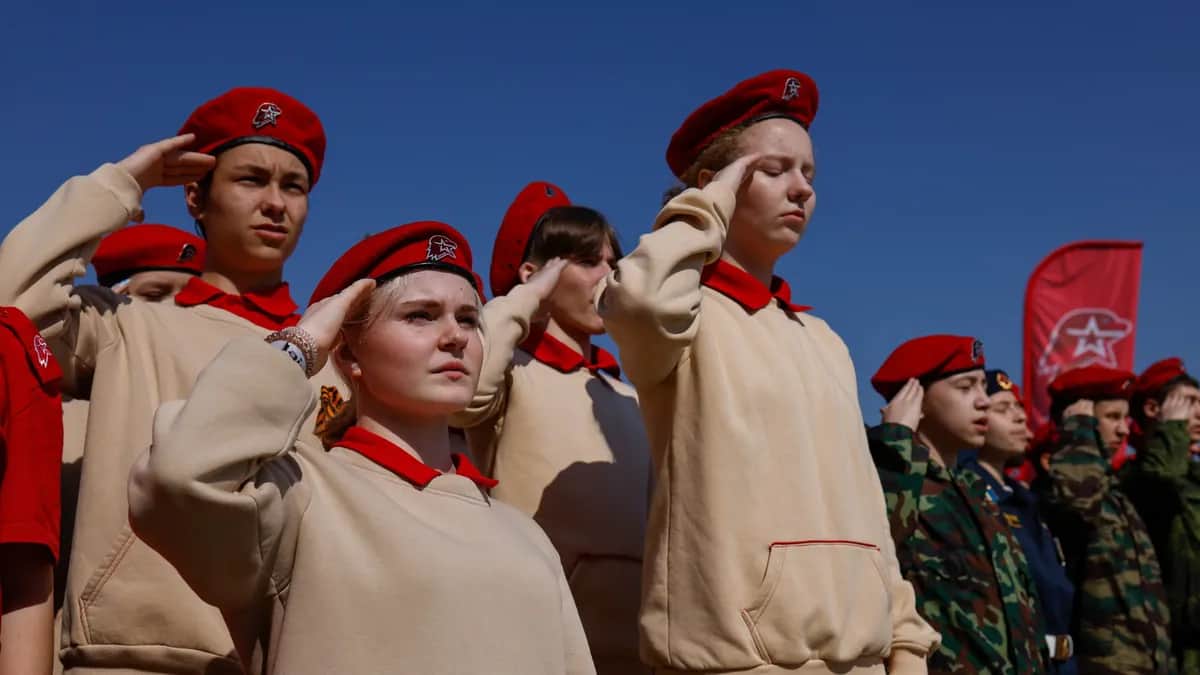 Russian youths participate in military-patriotic games in Gorki Leninskie, Russia, 27 April 2023. Photo: EPA/SERGEI ILNITSKY