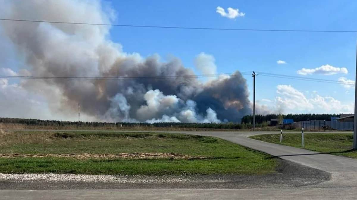 Дым после взрыва боеприпасов в Киржачском районе Владимирской области. Фото: ASTRA / Telegram