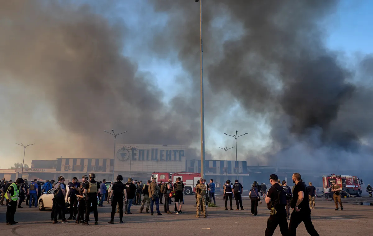 The aftermath of a Russian glide bomb attack on a busy hypermarket in Kharkiv, Ukraine, 25 May 2024. Photo: EPA-EFE / SERGEY KOZLOV