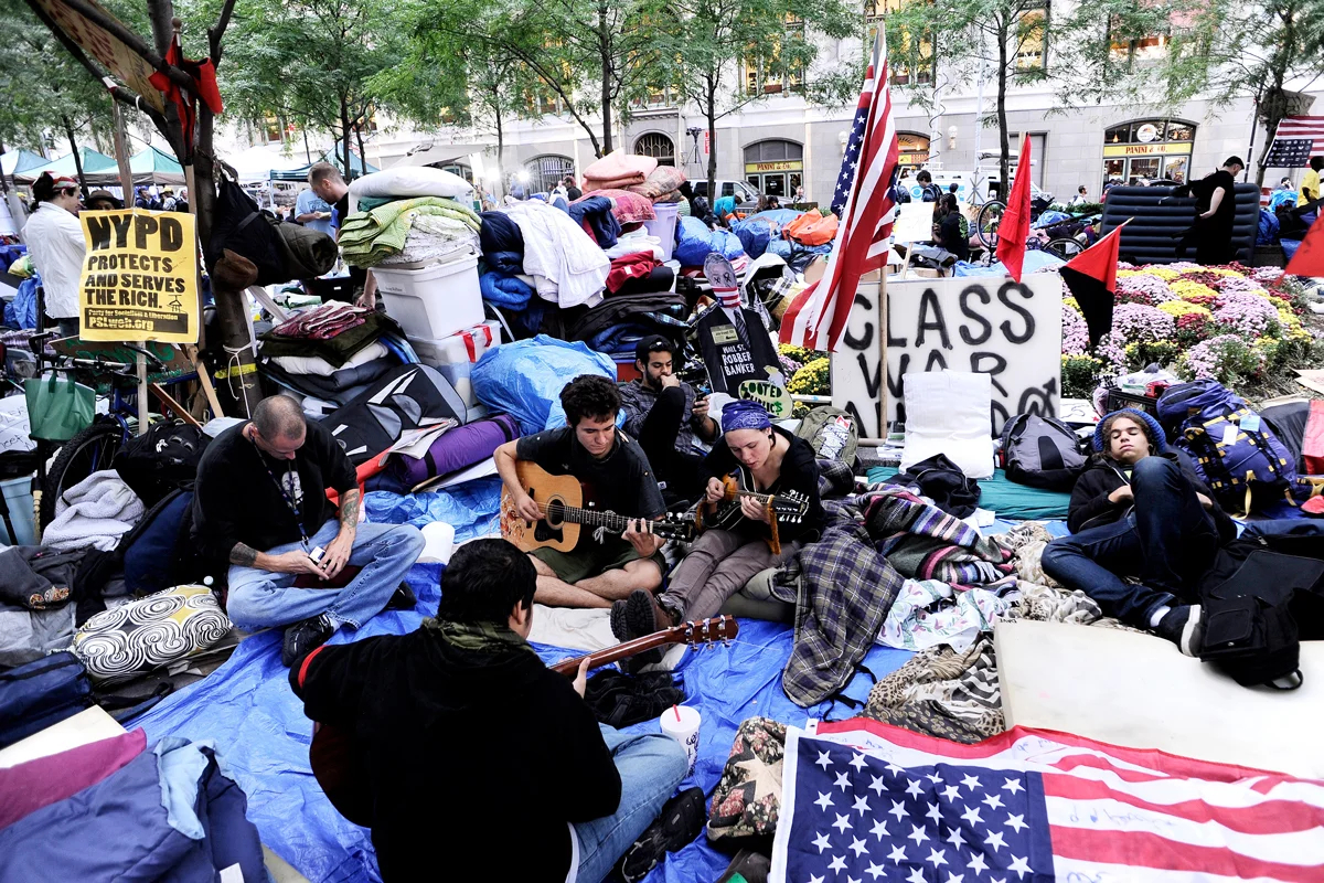 Палаточный лагерь участников движения Occupy Wall Street недалеко от Уолл-стрит в Нью-Йорке, 11 октября 2011 года. Фото: Justin Lane / EPA