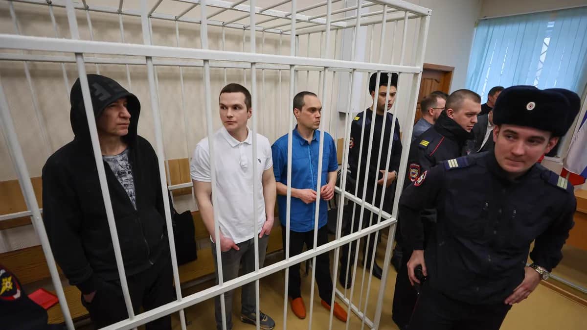 Former Navalny lawyers Igor Sergunin (L), Alexey Liptser (C) and Vadim Kobzev (R) await sentencing in a court in the city of Petushki in Russia's Vladimir region, 17 January 2025. Photo: EPA-EFE / YURI KOCHETKOV