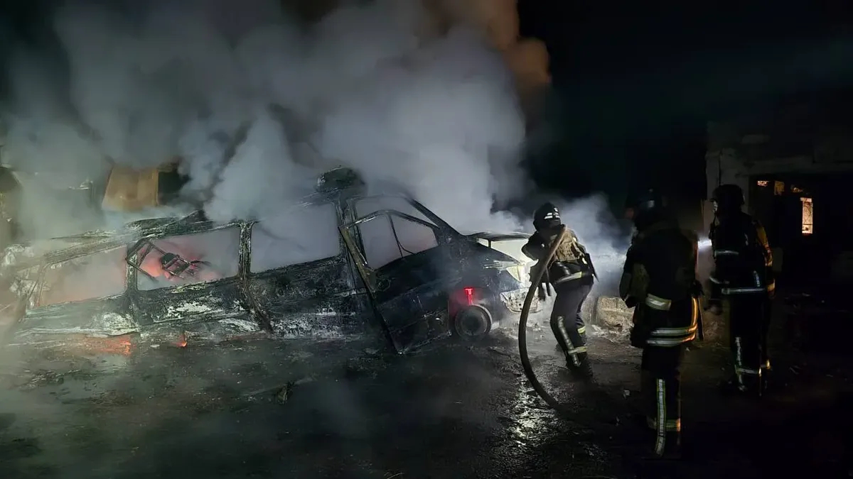 Firefighters extinguish a blaze following a Russian strike on Kharkiv, Ukraine, 21 May 2024. Photo: Oleh Syniehubov