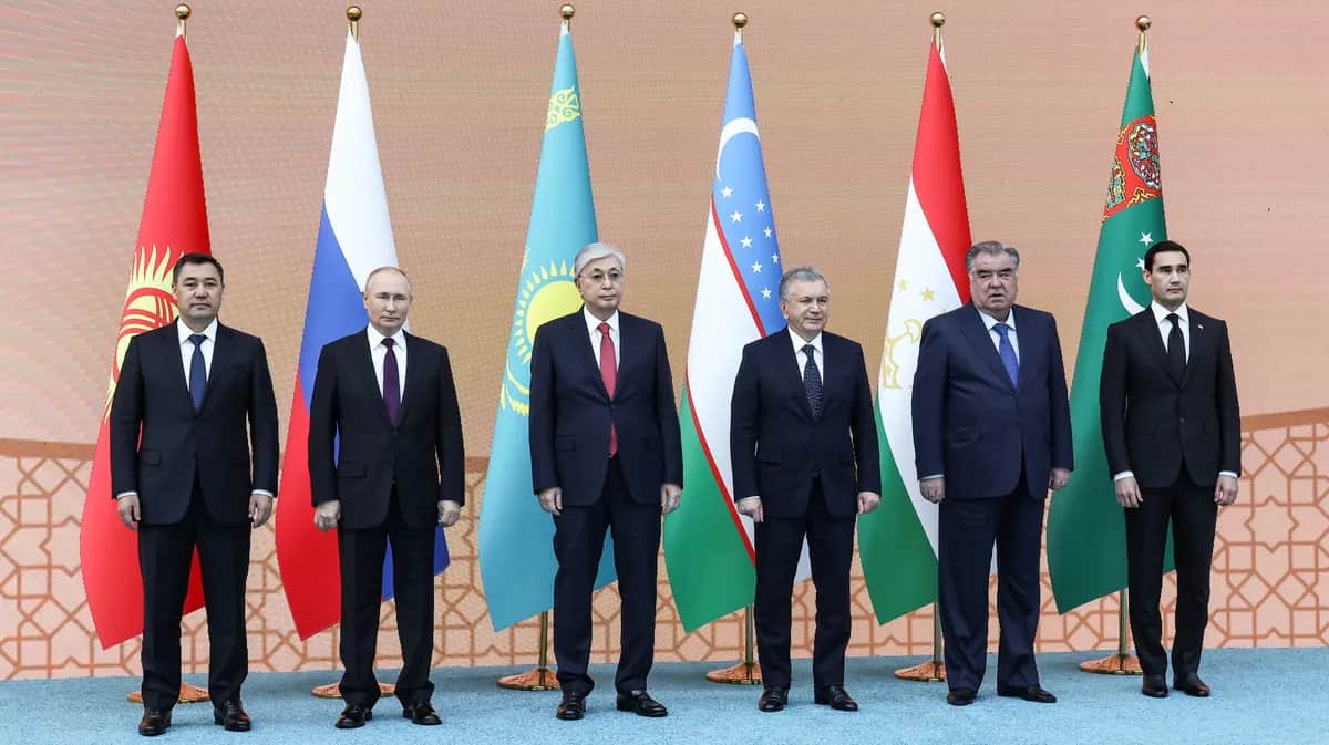Садыр Жапаров, Владимир Путин, Касым-Жомарт Токаев, Шавкат Мирзиёев, Эмомали Рахмон и Сердар Бердымухамедов. Фото: ЕРА