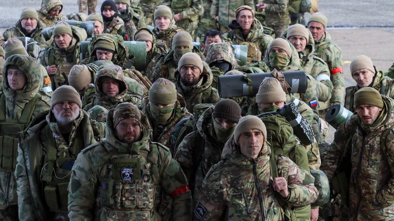 Добровольцы, вступившие в ряды вооруженных сил РФ и прошедшие военную подготовку в Чечне, 17 января 2024 года. Фото: Chingis Kondarov / Reuters / Scanpix / LETA