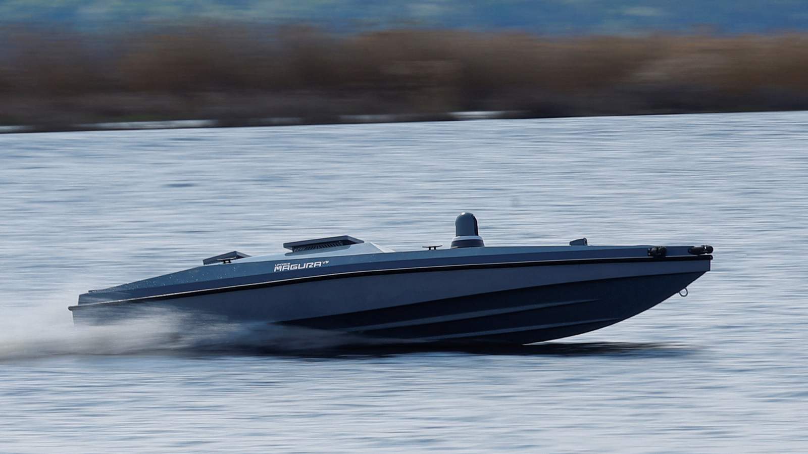 Беспилотный морской катер Magura V5 на воде во время демонстрации образцов вооружения и военной техники. Украина. 13 апреля 2024 года. Фото: Valentyn Ogirenko / Reuters / Scanpix / LETA
