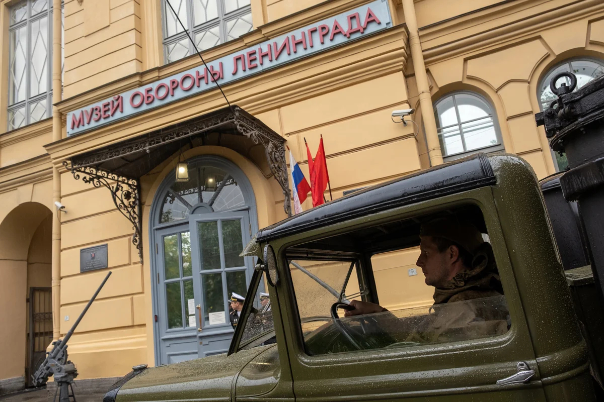 Вход в музей обороны и блокады Ленинграда