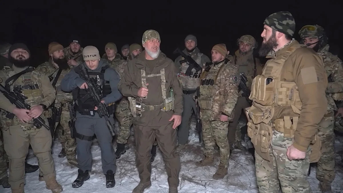 Адам Делимханов на расположении чеченских военнослужащих. Фото: Рамзан Кадыров / Telegram
