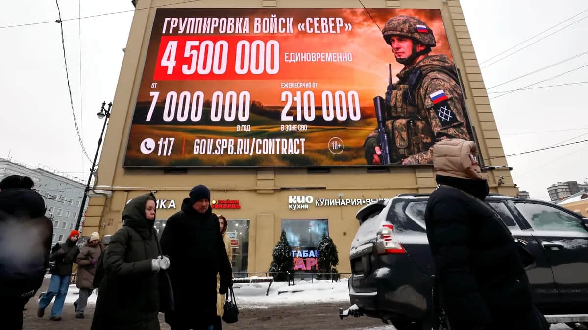 A billboard in St. Petersburg advertises generous signing bonuses for those who enlist in the Russian military, 20 February 2026. Photo: EPA / Anatoly Maltsev
