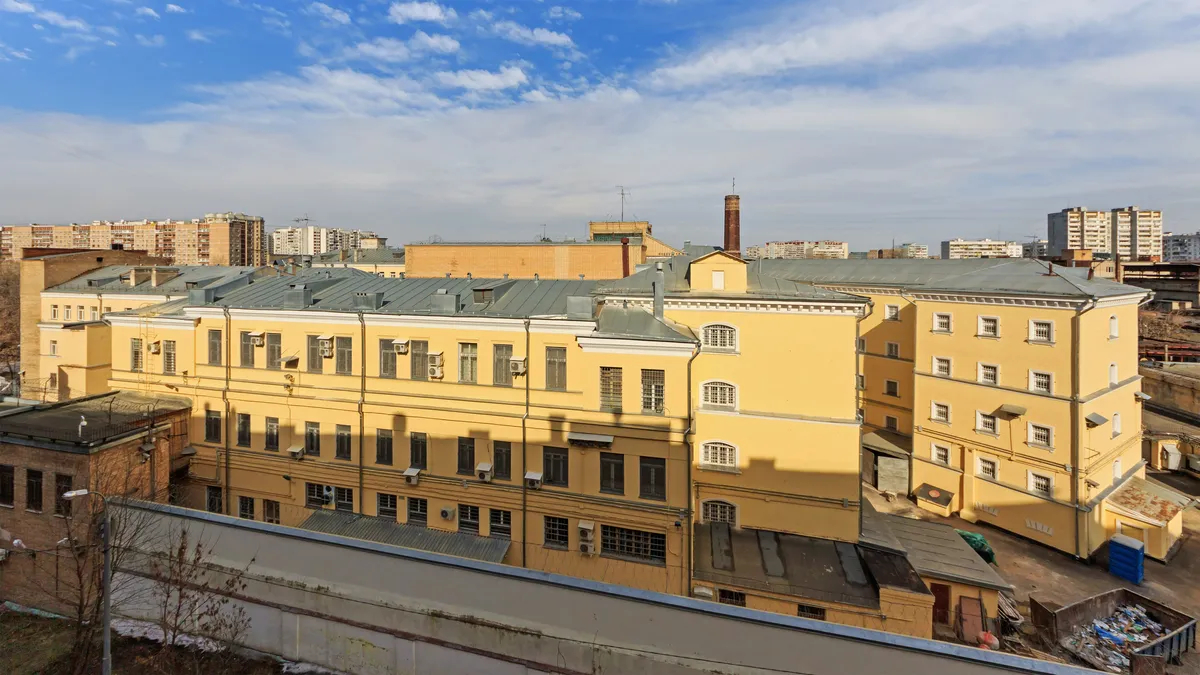 Вид на здания Лефортовской тюрьмы в Москве. Фото: Wikimedia Commons