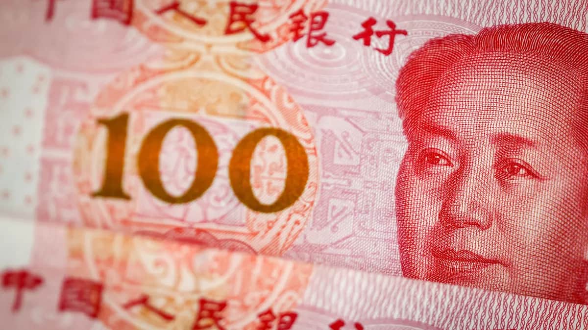 An illustration shows the 100 Chinese yuan or Renminbi (RMB) note in Beijing, China, 20 September 2023. Photo: EPA-EFE/MARK R. CRISTINO
