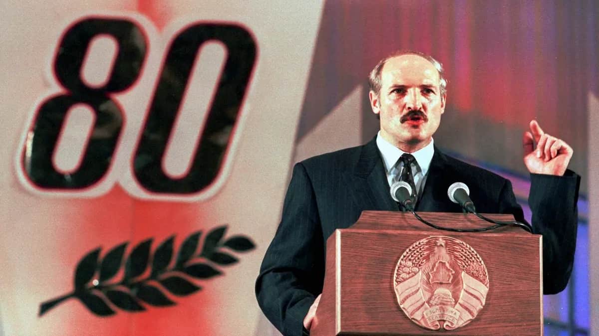 Alexander Lukashenko addresses a meeting of the Komsomol in Minsk, 29 October 1998. Photo: EPA-PHOTO/EPA/Victor DRACHEV/STR/vk/fob/ow