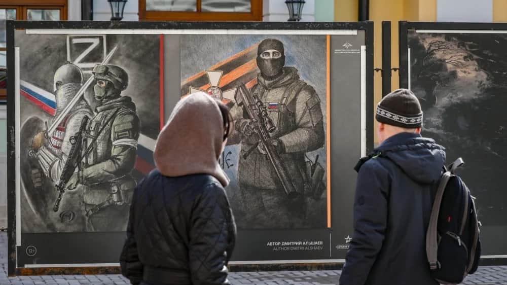 A street exhibition depicting Russian soldiers in Moscow, 5 April 2024. Photo: EPA-EFE/YURI KOCHETKOV