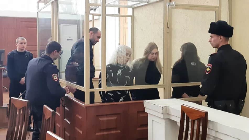 Члены «банды амазонок» в зале суда. Фото: nvgazeta.ru