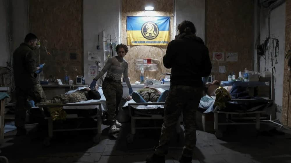 Military medics treat an injured Ukrainian soldier at a frontline field hospital, at an undisclosed location in the Donetsk region of eastern Ukraine, 25 February 2024. Photo: EPA-EFE/VITALII NOSACH