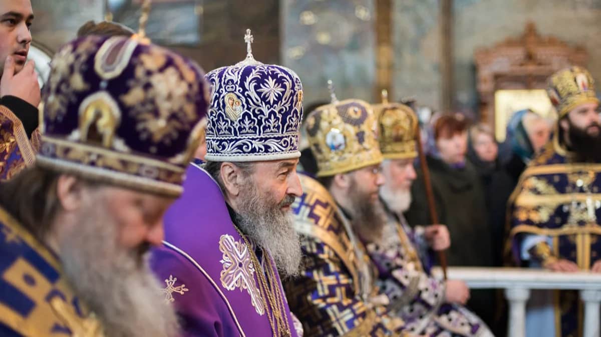 Божественная литургия в трапезном храме преподобных Антония и Феодосия Печерских Свято-Успенской Киево-Печерской лавры. Фото: Столичный благовестник / Wikimedia