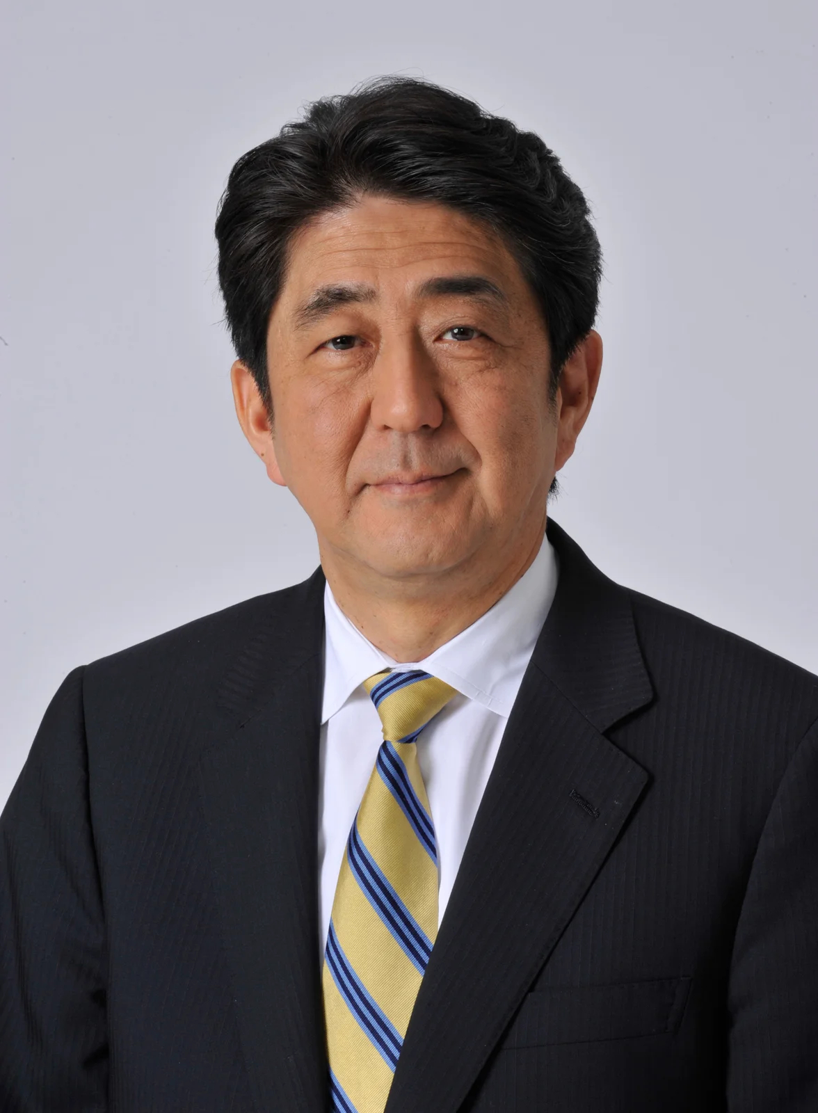 Синдзо Абэ. Фото: Wikimedia Commons , Prime Minister of Japan Official, CC BY 4.0