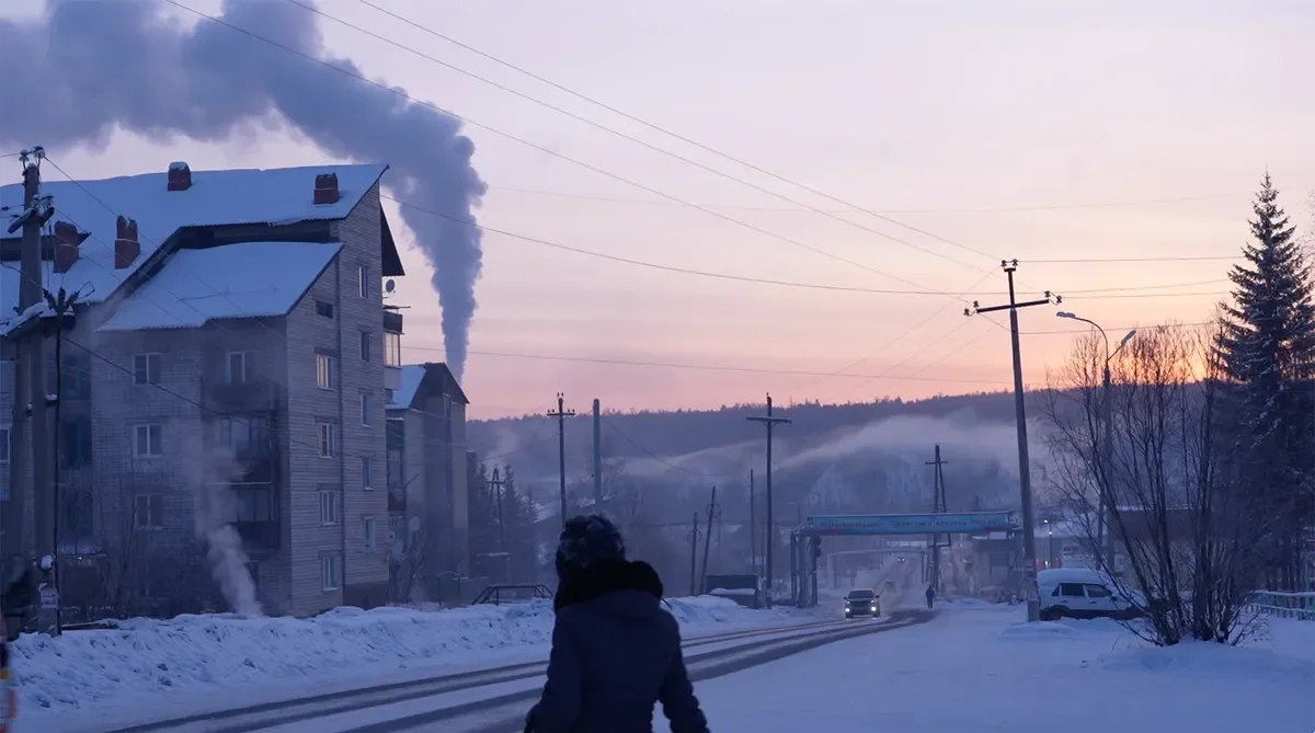 The village of Magistralny, Irkutsk region. A shot from the film “Firewood for the mobilised”