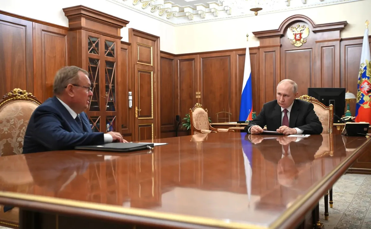 Фото: встреча Владимира Путина с Андреем Костиным/Кремль