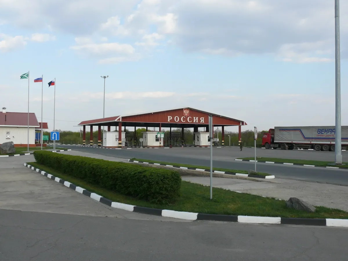 The Nekhoteyevka vehicle checkpoint, Russia-Ukraine border. Photo: Wikimedia Commons , CC BY-SA 3.0