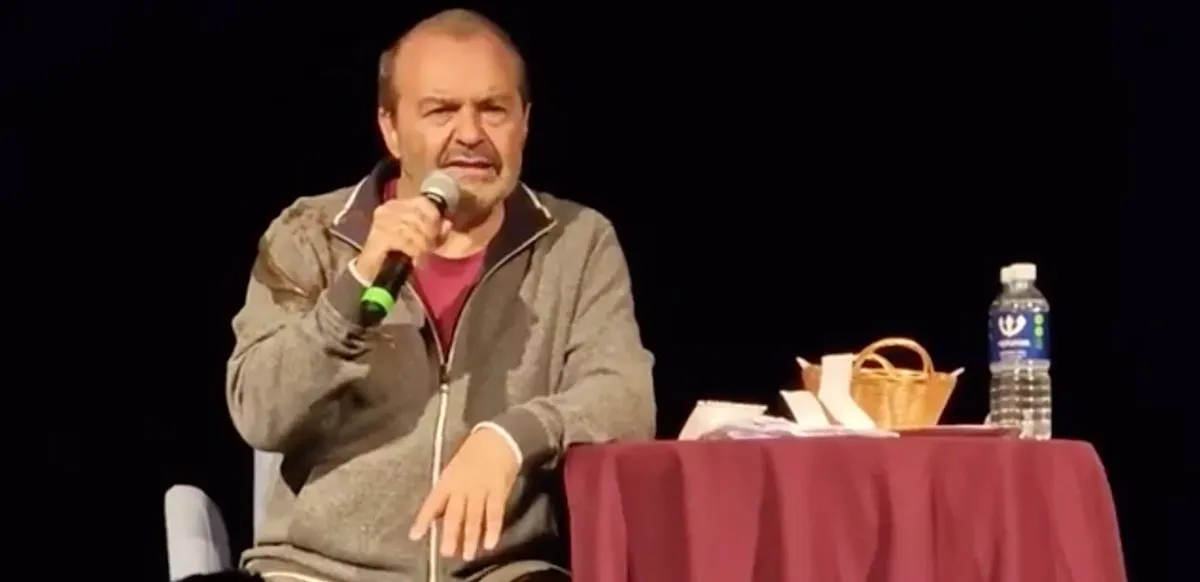 Виктор Шендерович на концерте в Вильнюсе. Фото: скрин видео