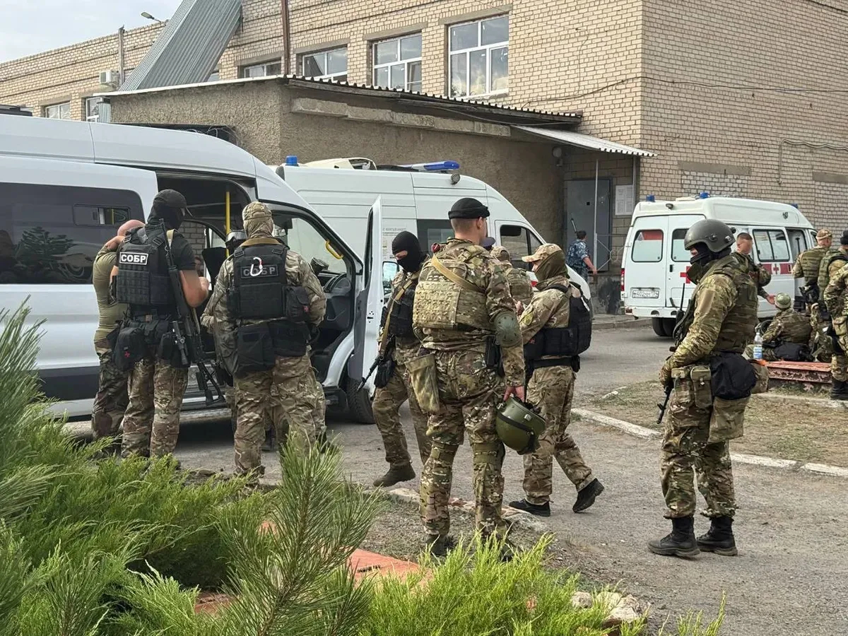 Сотрудники Росгвардии у исправительной колонии, 23 августа 2024 года. Фото: Telegram