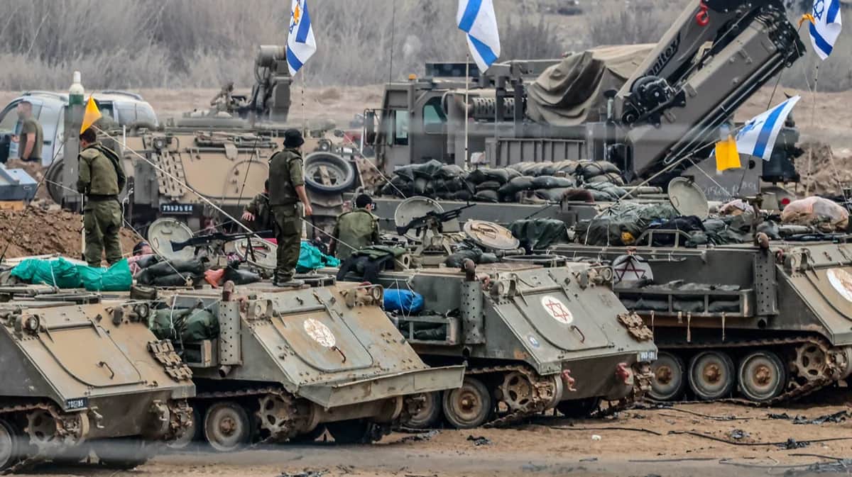 Израильские военные готовятся к проведению наземных маневров недалеко от границы с сектором Газа, Израиль, 29 октября 2023 года. Фото: Hannibal Hanschke / EPA-EFE
