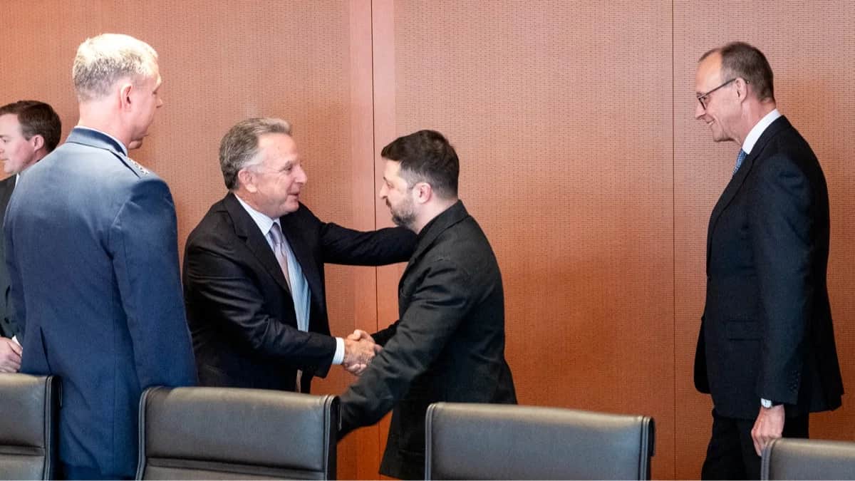 Стив Уиткофф, Владимир Зеленский и Фридрих Мерц в Ведомстве федерального канцлера в Берлине, Германия, 14 декабря 2025 года. Фото: Guido Bergmann / German government press office / EPA
