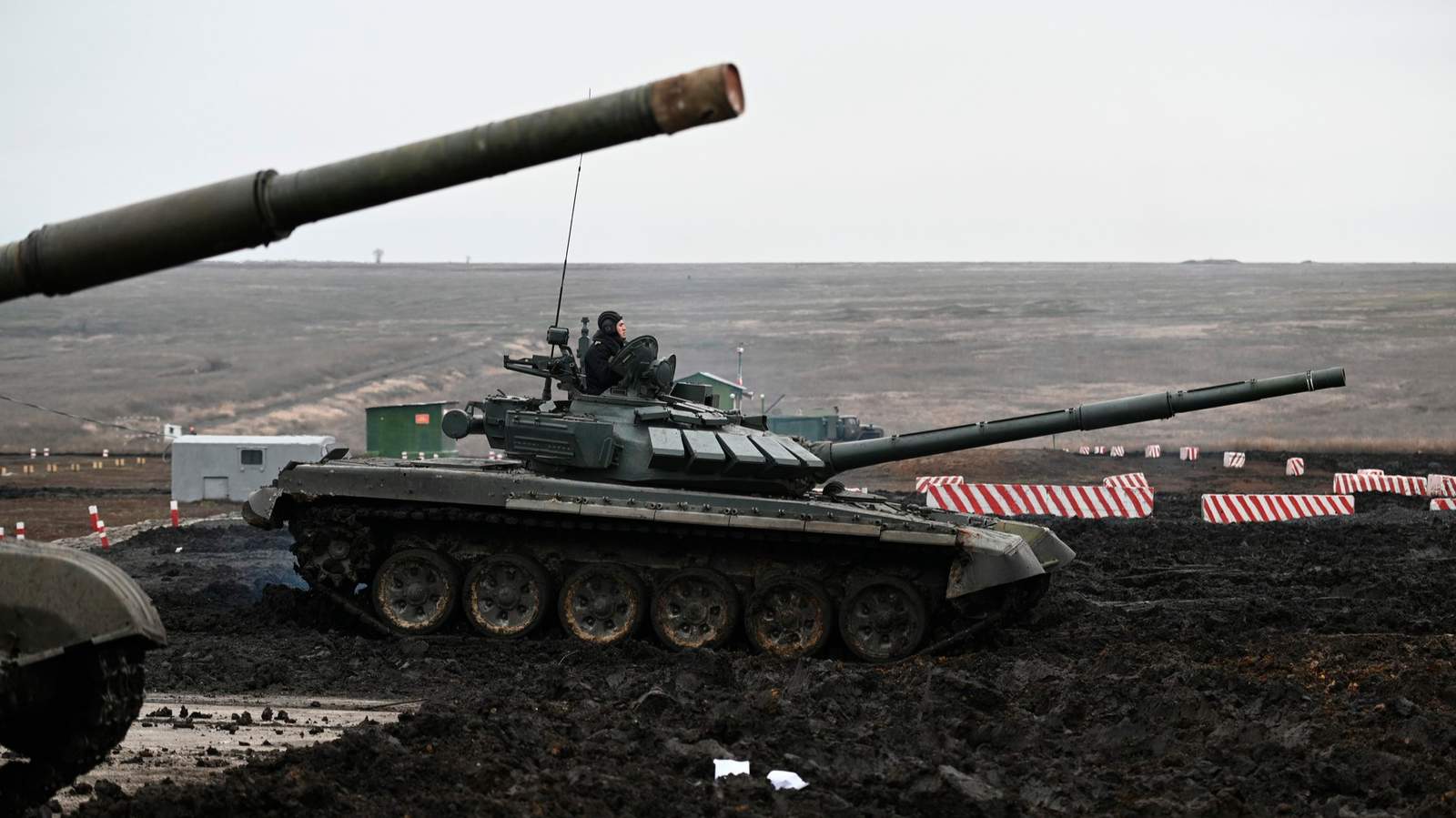 Танки во время учений мотострелковых подразделений Южного военного округа на полигоне. Ростовская область. 14 декабря 2021 года. Фото: Сергей Пивоваров / Спутник / Profimedia