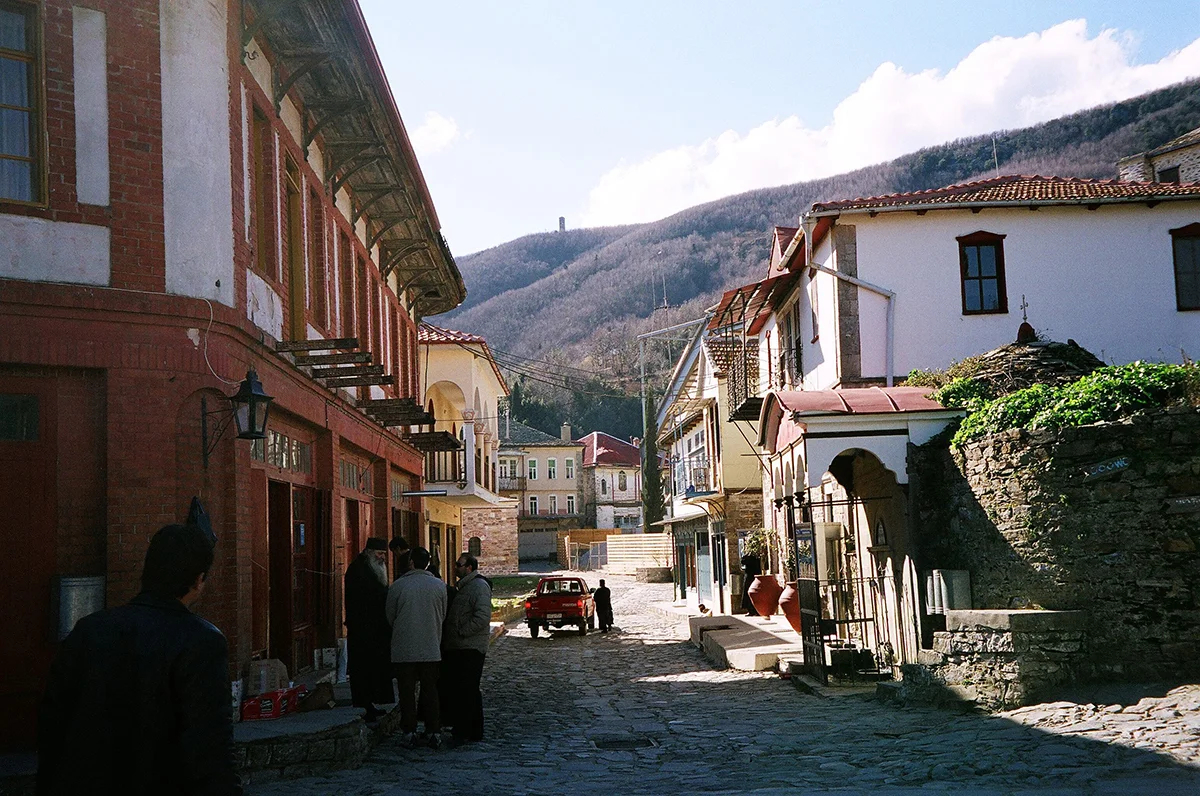 Центральная улица в Карье. Фото: Zacharias / Wikimedia