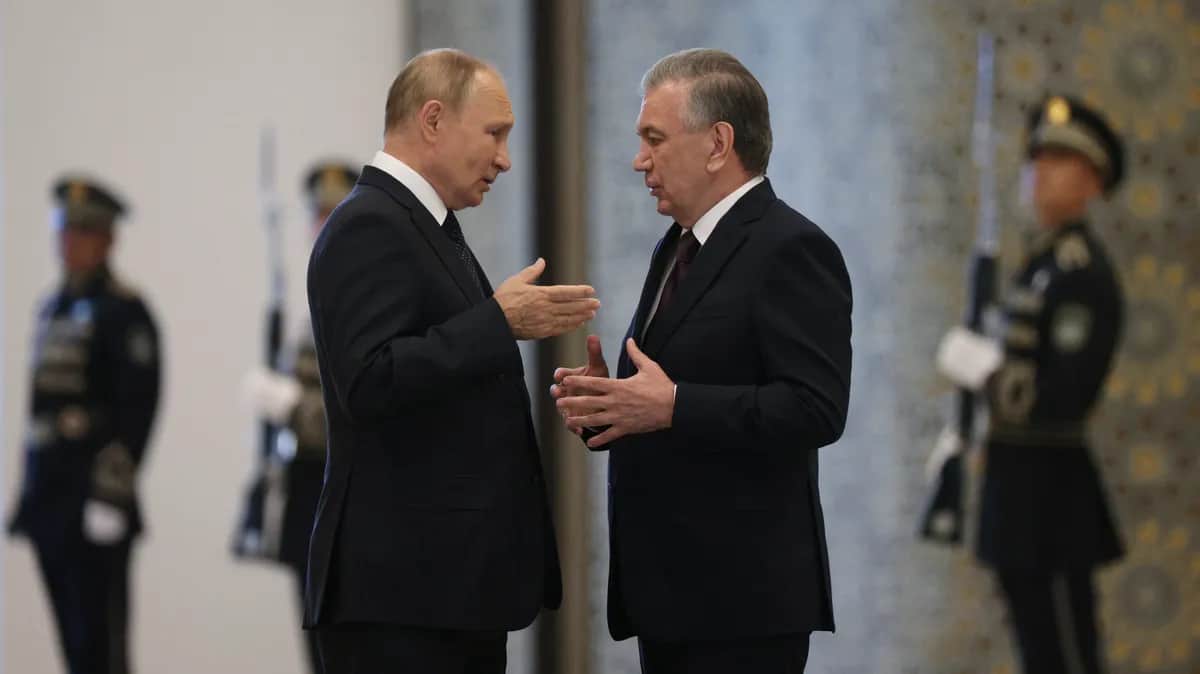 Владимир Путин и Шавкат Мирзиёев. Фото: EPA-EFE/SERGEI BOBYLEV